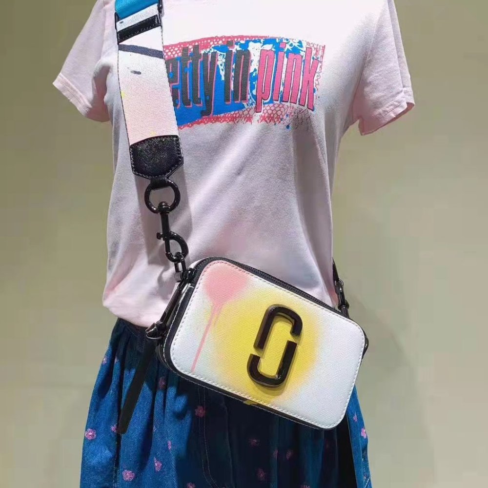 🌈🌈Marc Jacob Crossbody 🌈 🌈 - Picture 4 of 15